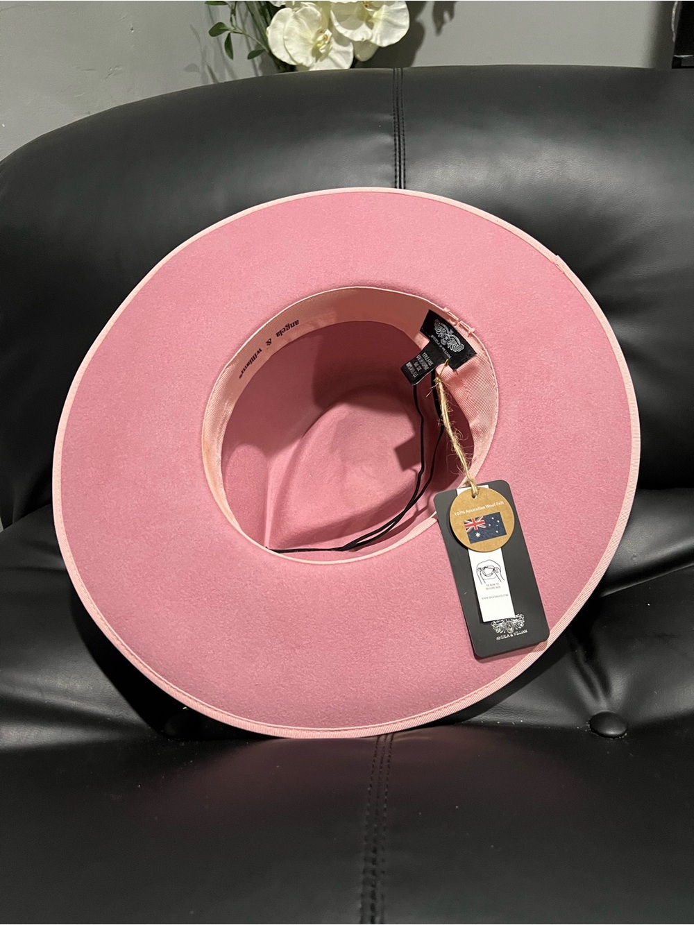 Angela & Willam pink woman's hat - Picture 2 of 10